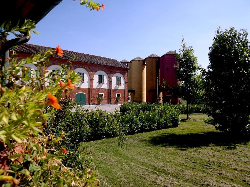 Вилла Agriturismo Cascina Nuova Валенца Экстерьер фото
