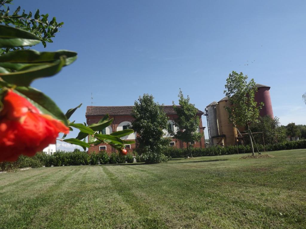 Вилла Agriturismo Cascina Nuova Валенца Экстерьер фото